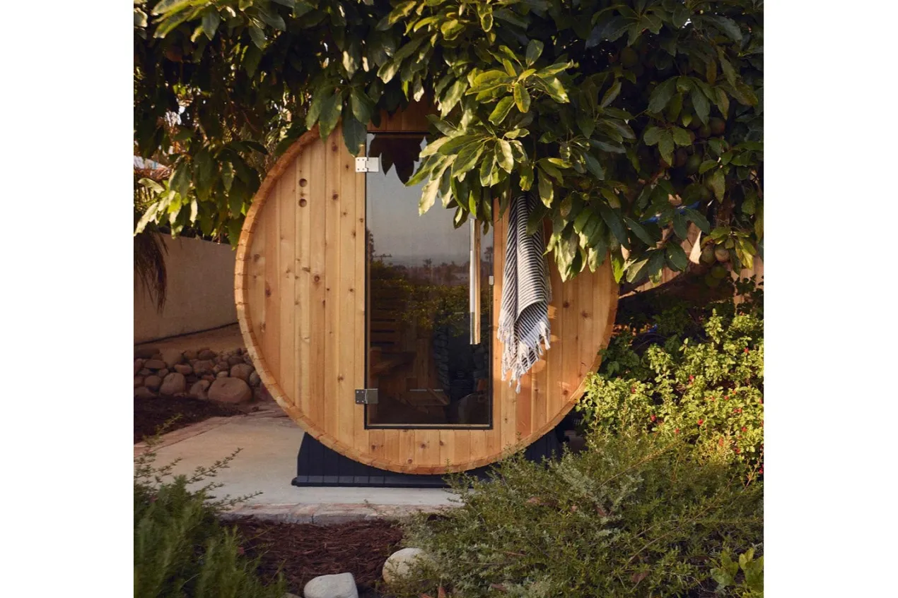 Almost Heaven Essex 4-Person Classic Barrel Sauna