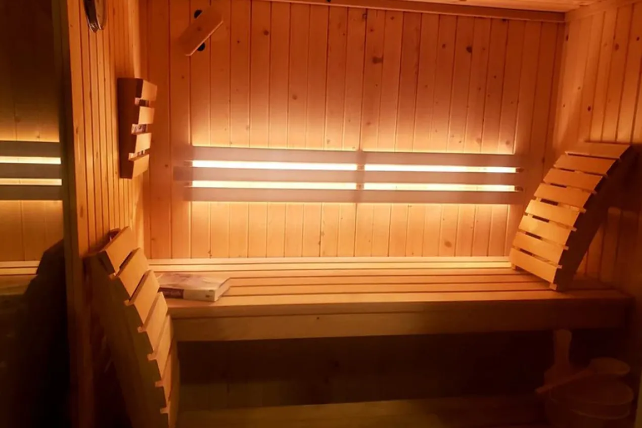 Almost Heaven Grayson 4-Person Indoor Sauna (Respite Series - Hybrid Option)