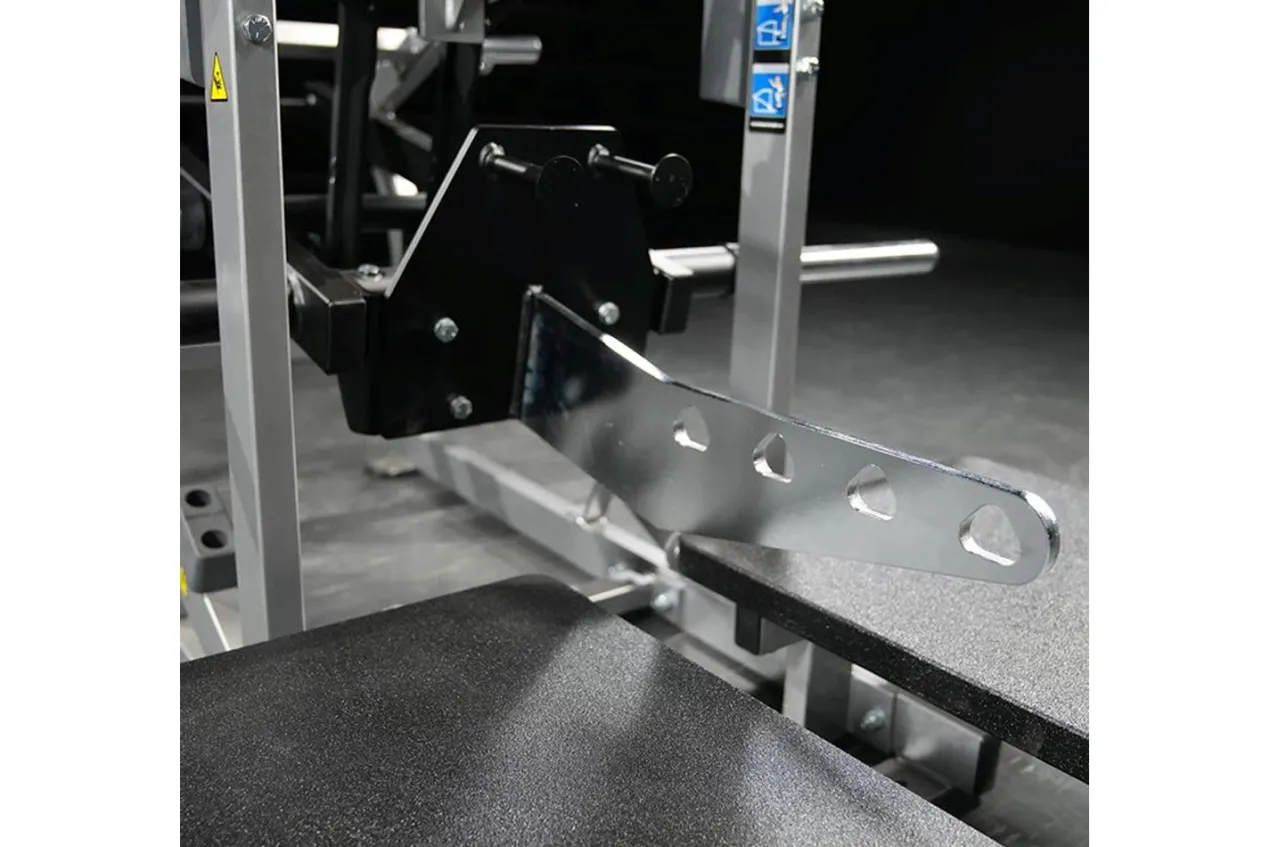 Hammer Strength Plate-Loaded Belt Squat Machine