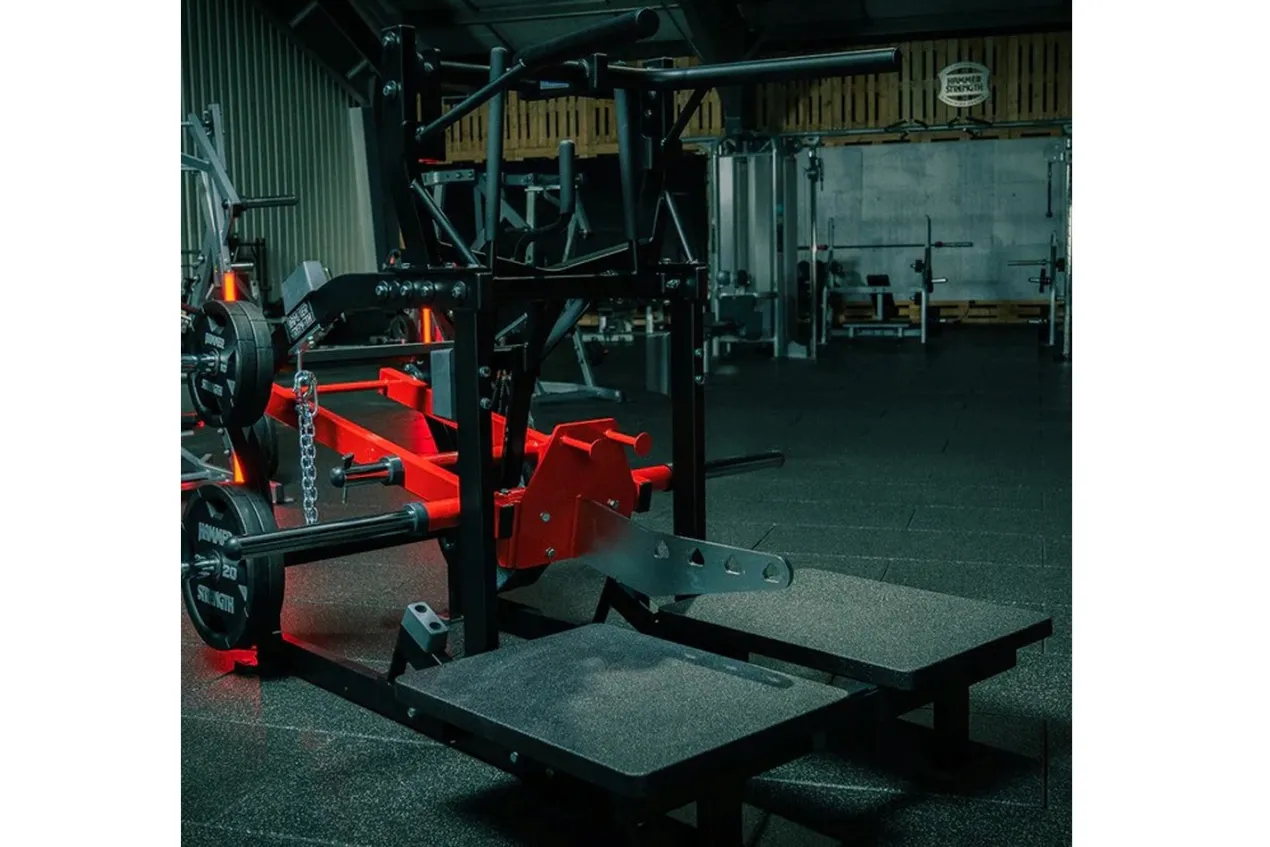 Hammer Strength Plate-Loaded Belt Squat Machine