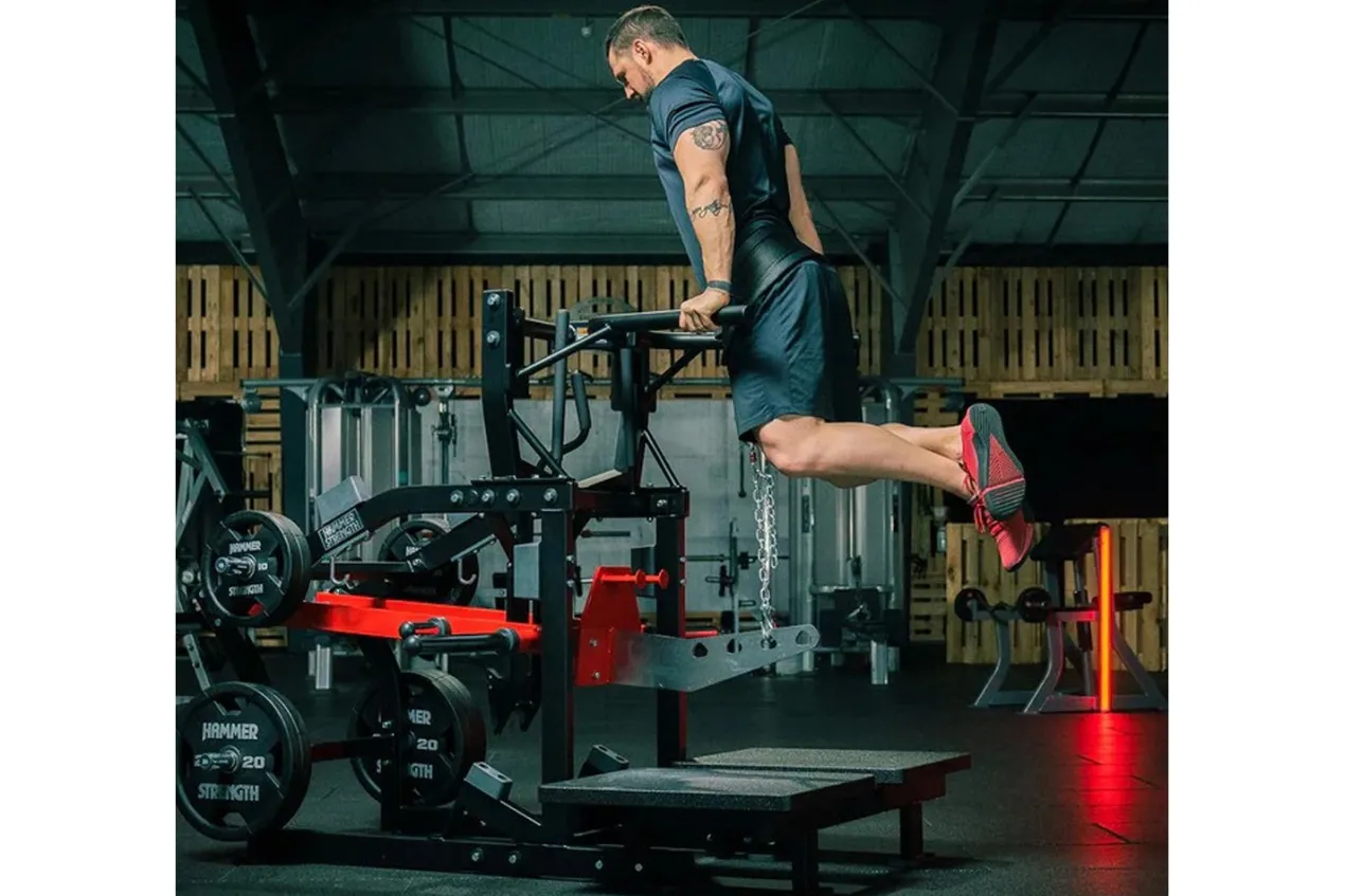 Hammer Strength Plate-Loaded Belt Squat Machine