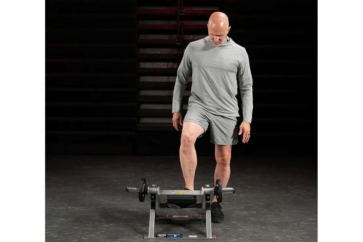 Hammer Strength Plate-Loaded Tibia Dorsi Flexion Bench Machine