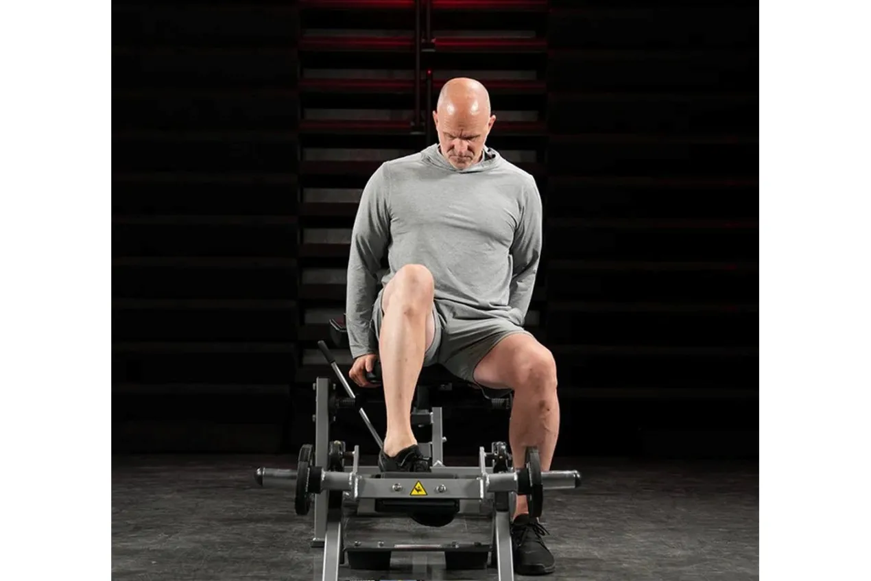 Hammer Strength Plate-Loaded Tibia Dorsi Flexion Bench Machine