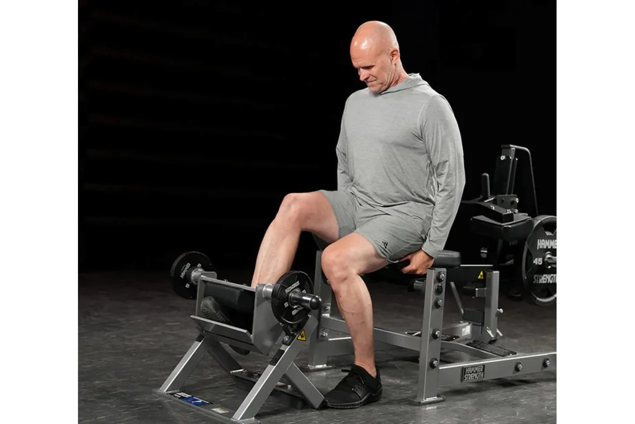 Hammer Strength Plate-Loaded Tibia Dorsi Flexion Bench Machine