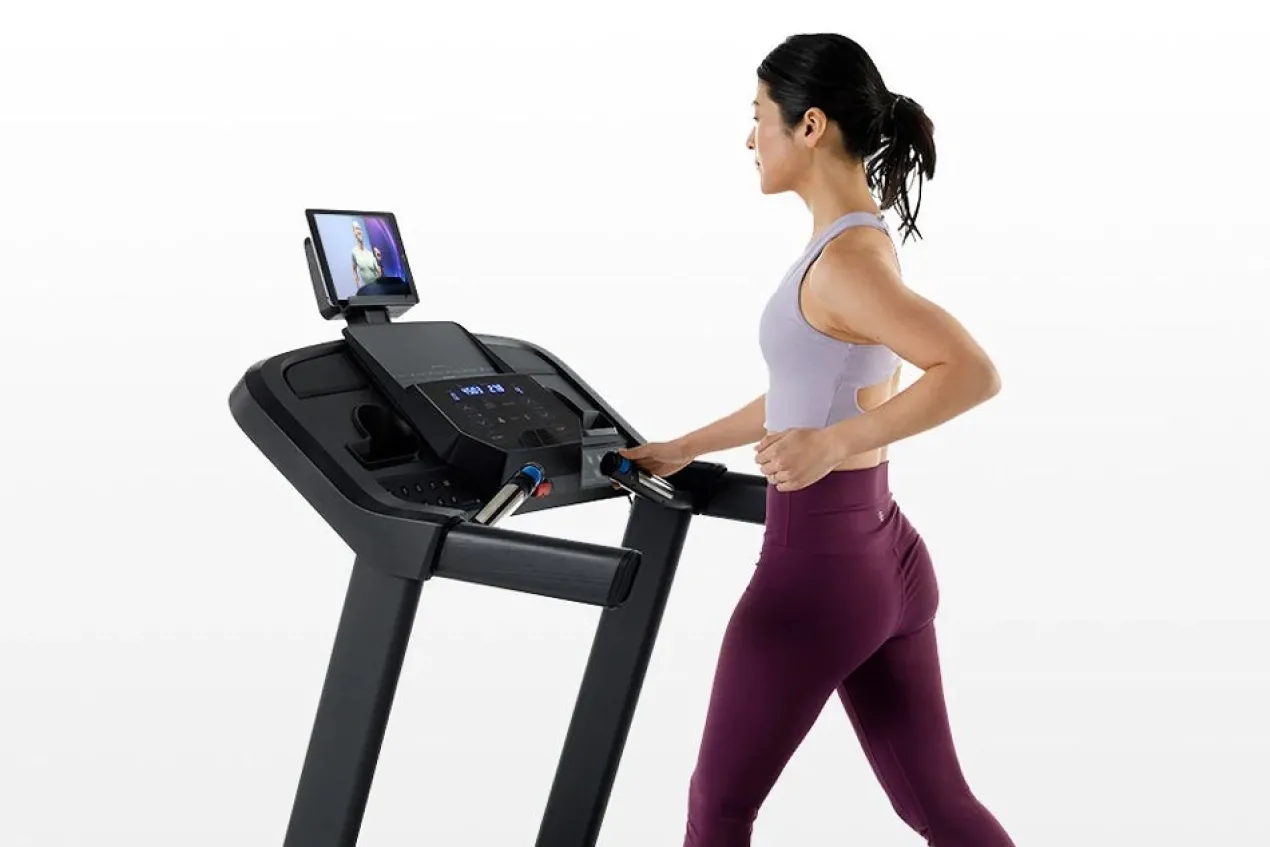 Horizon 5.0 AT Treadmill (💥IN-STORE SPECIAL)