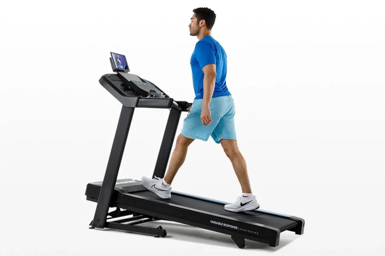 Horizon 5.0 AT Treadmill (💥IN-STORE SPECIAL)