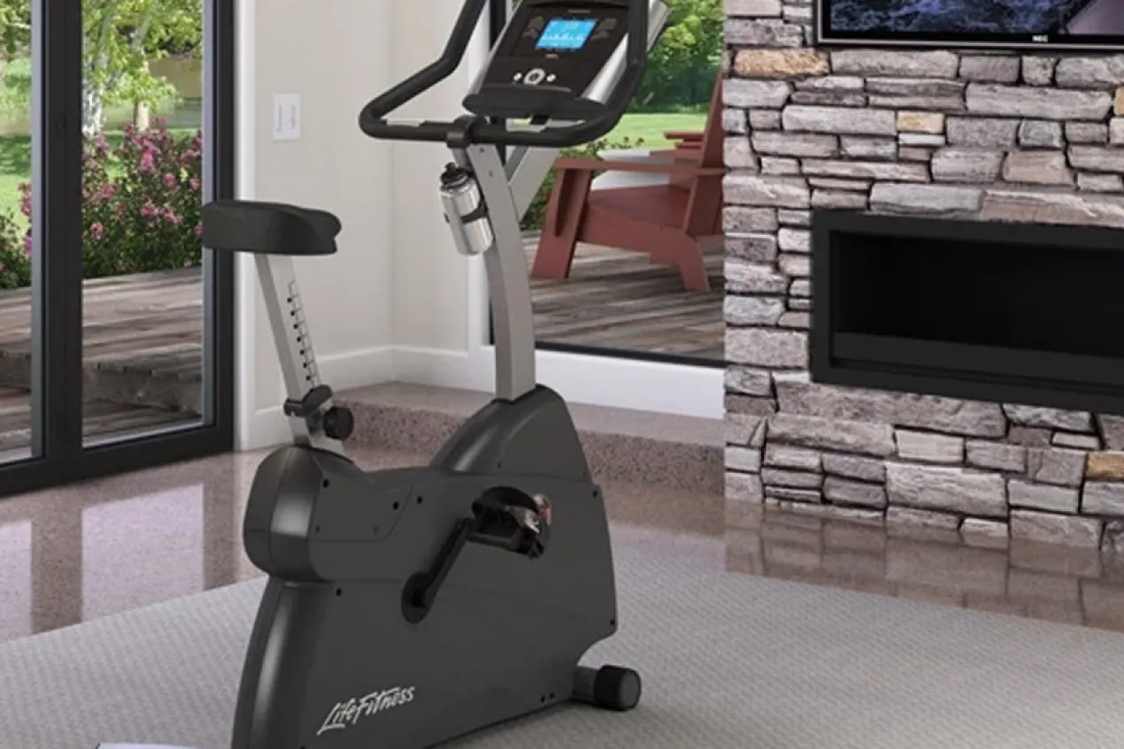 Life Fitness C1 Lifecycle Upright Exercise Bike
