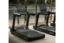 Life Fitness Club Series + (Plus) Treadmill