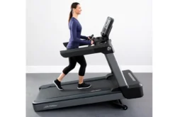 Life Fitness Club Series + (Plus) Treadmill