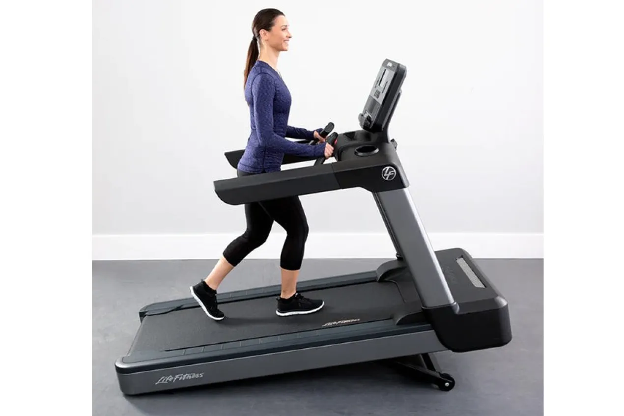 Life Fitness Club Series + (Plus) Treadmill