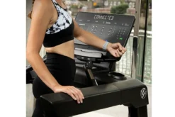 Life Fitness Club Series + (Plus) Treadmill