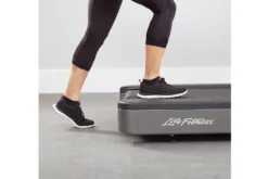 Life Fitness Club Series + (Plus) Treadmill