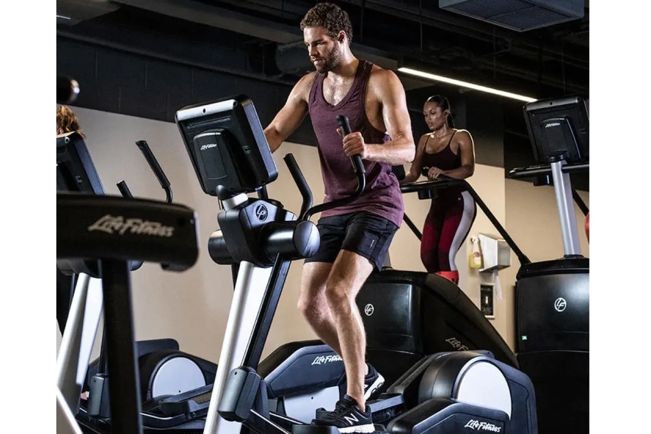 Life Fitness Club Series + (Plus) Elliptical Cross-Trainer (X Console) (DEMO) (🧨JULY 4th SALE)