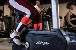 Life Fitness Club Series + (Plus) Upright Lifecycle Bike w/ SE3 Console (DEMO) (🧨JULY 4th SALE)