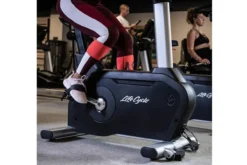 Life Fitness Club Series + (Plus) Upright Lifecycle Bike w/ SE3 Console (DEMO) (🧨JULY 4th SALE)
