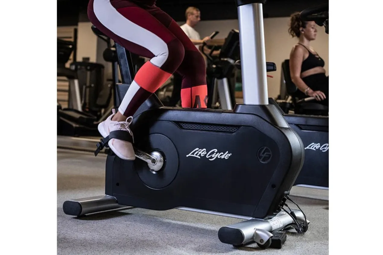 Life Fitness Club Series + (Plus) Upright Lifecycle Bike w/ SE3 Console (DEMO) (🧨JULY 4th SALE)