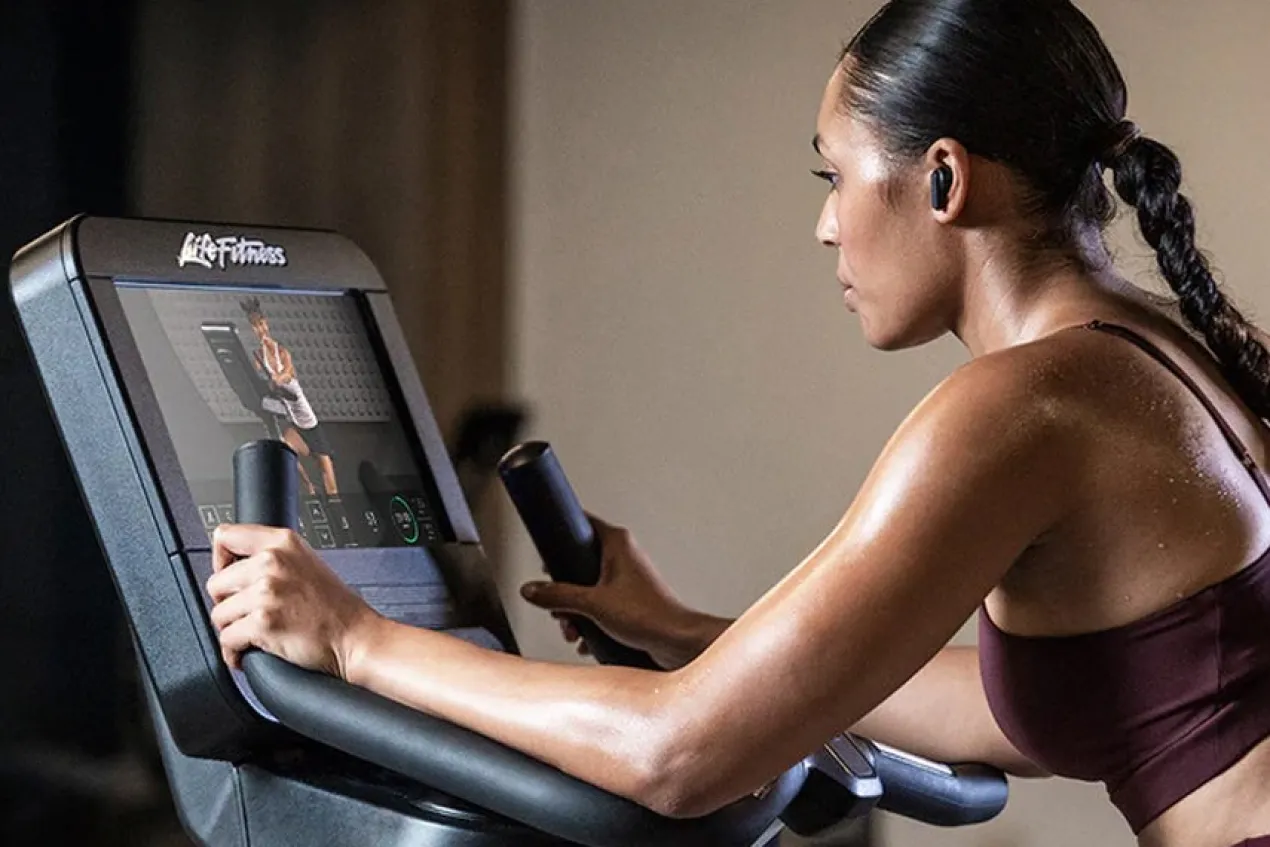 Life Fitness Club Series + (Plus) Upright Lifecycle Bike w/ SE3 Console (DEMO) (🧨JULY 4th SALE)