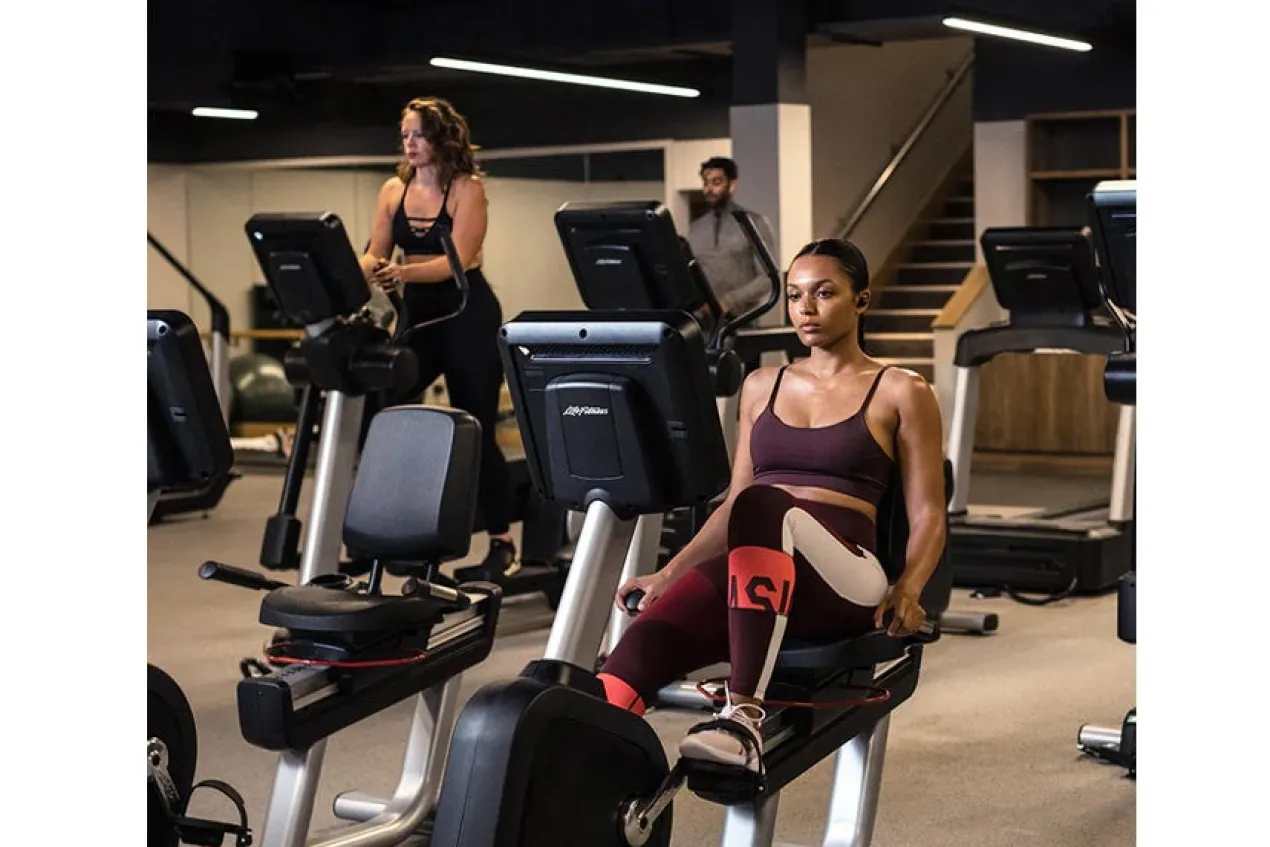 Life Fitness Club Series + (Plus) Recumbent Lifecycle Bike