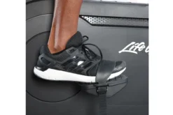 Life Fitness Club Series + (Plus) Upright Lifecycle Bike w/ SE3 Console (DEMO) (🧨JULY 4th SALE)