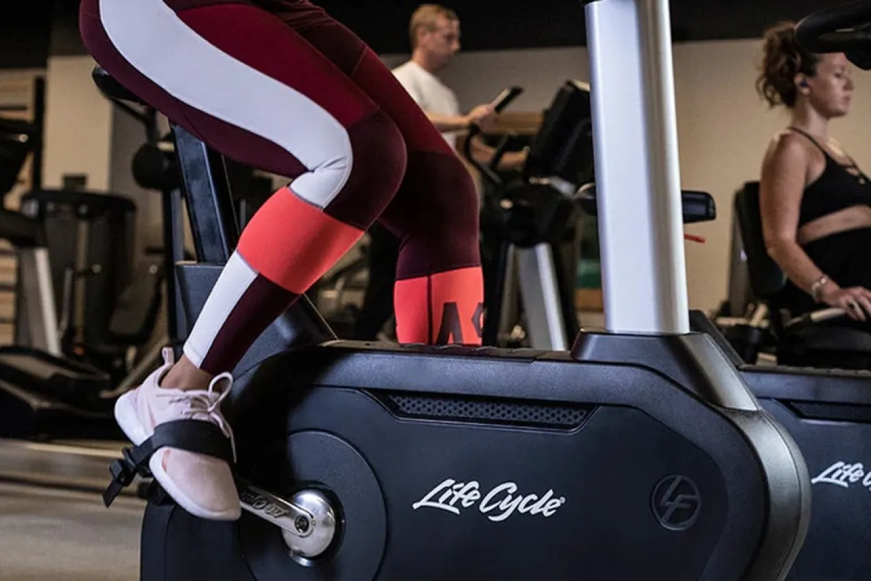Life Fitness Club Series + (Plus) Upright Lifecycle Bike w/ SE3 Console (DEMO) (🧨JULY 4th SALE)