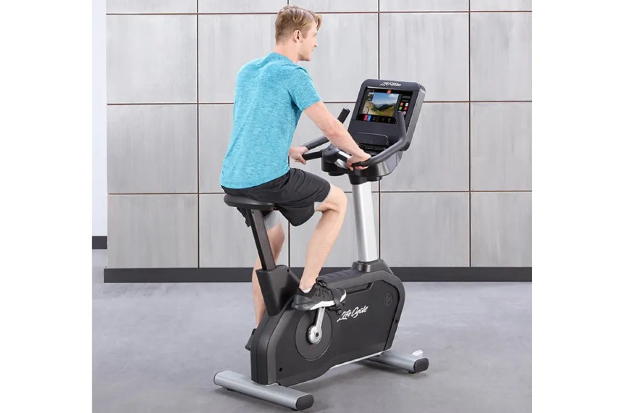 Life Fitness Club Series + (Plus) Upright Lifecycle Bike w/ SE3 Console (DEMO) (🧨JULY 4th SALE)