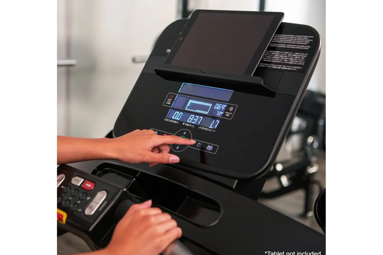 Life Fitness Run CX Treadmill